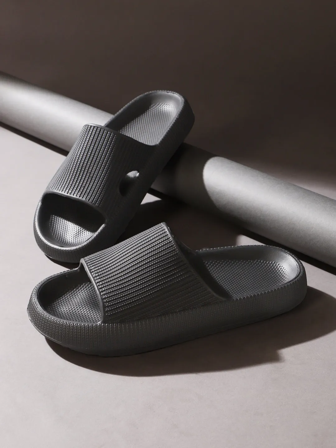 Schwarze PU Schlupf-Slipper (TC-RS3265-BLK)