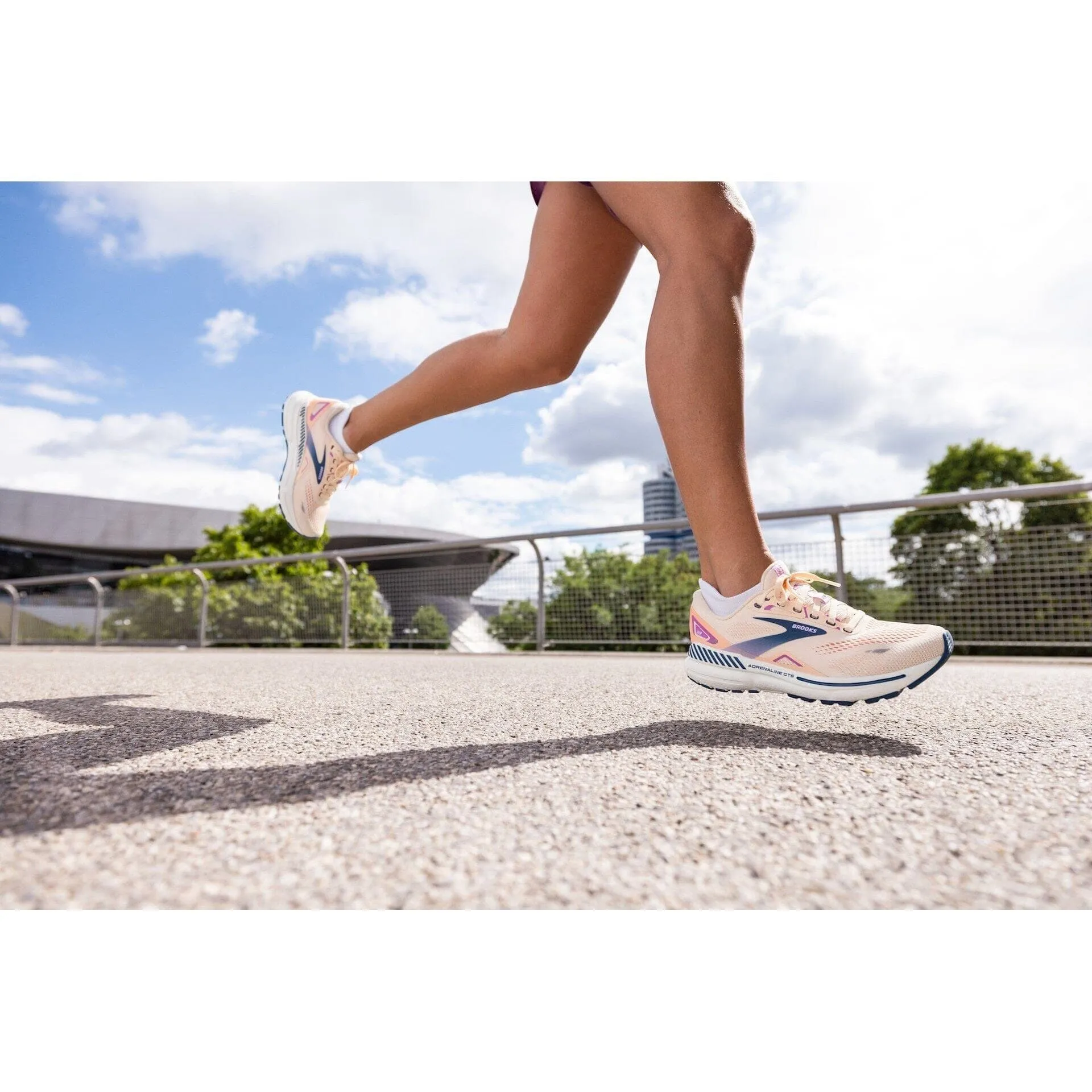 BROOKS ADRENALINE GTS 23 DAMEN - MITTEL UND WEIT - ENDVERKAUF!