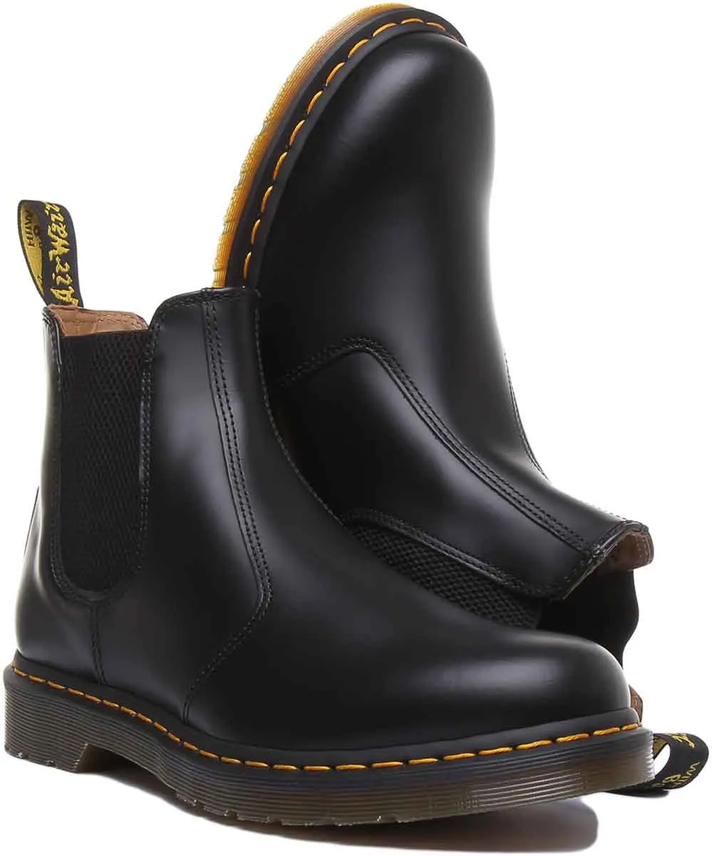Dr. Martens 2976 Ys in schwarzen Schuhen Dr. Martens