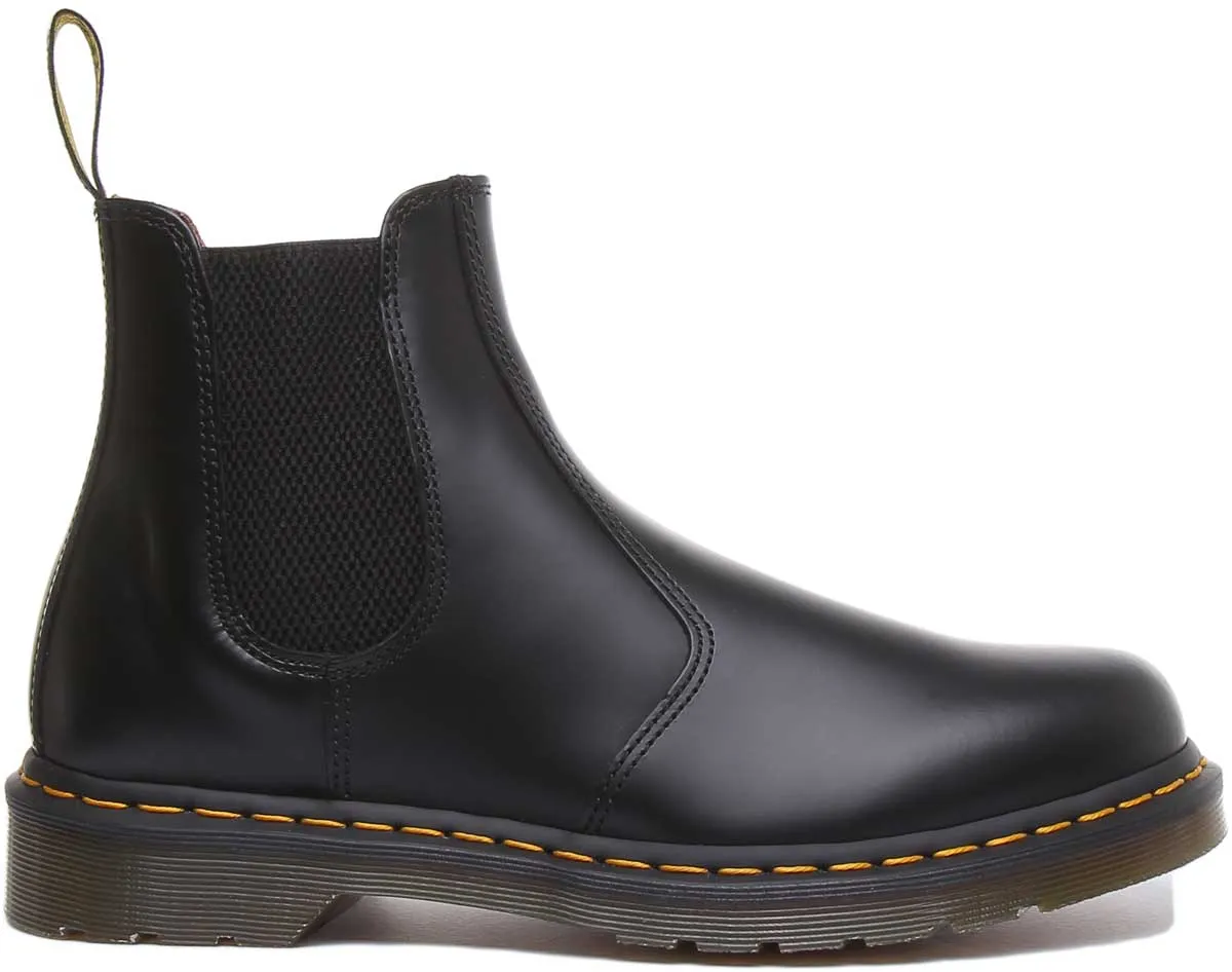 Dr. Martens 2976 Ys in schwarzen Schuhen Dr. Martens