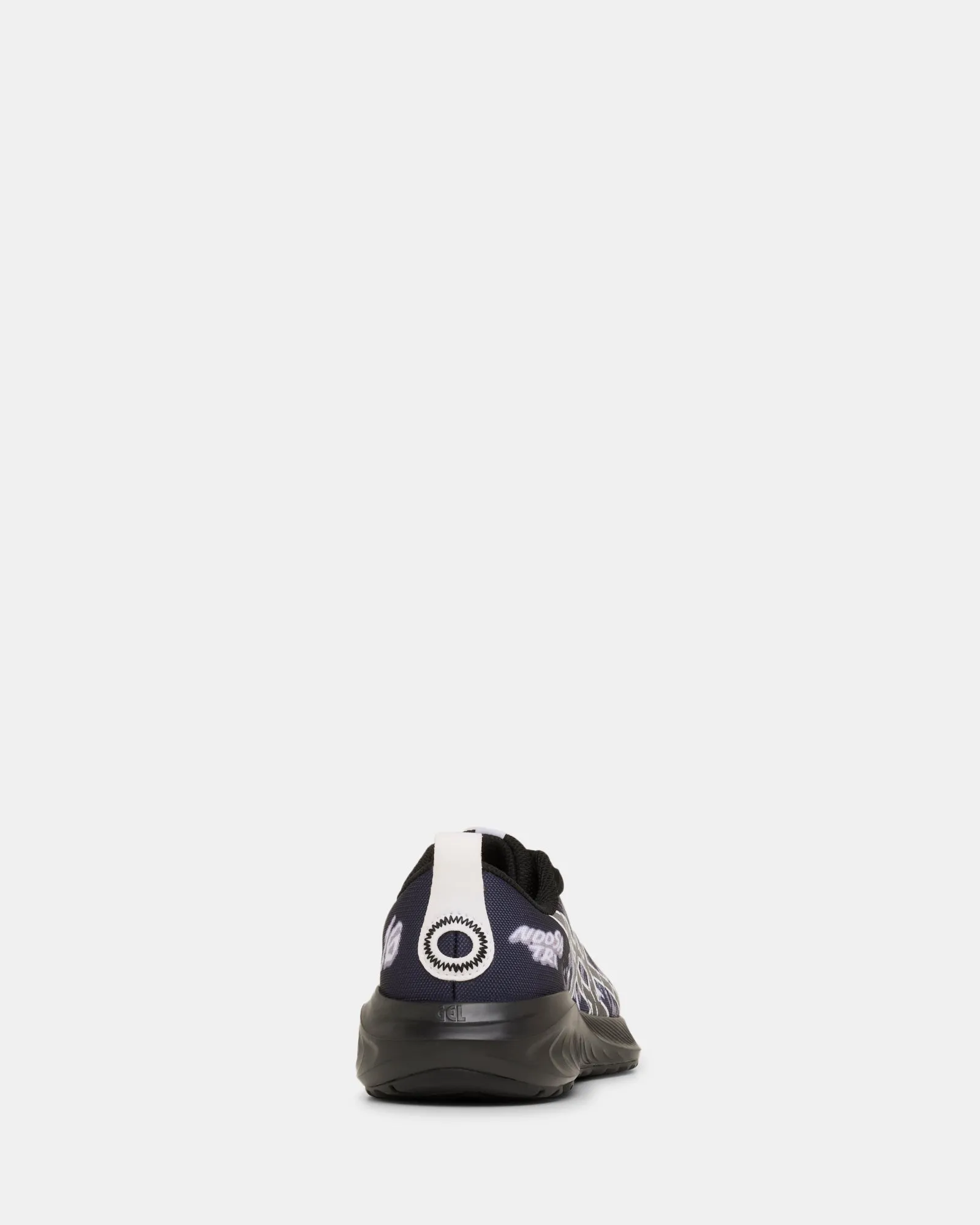 Gel-Noosa Tri 16 Grundschule Schwarz/Weiß Asics Schuhe