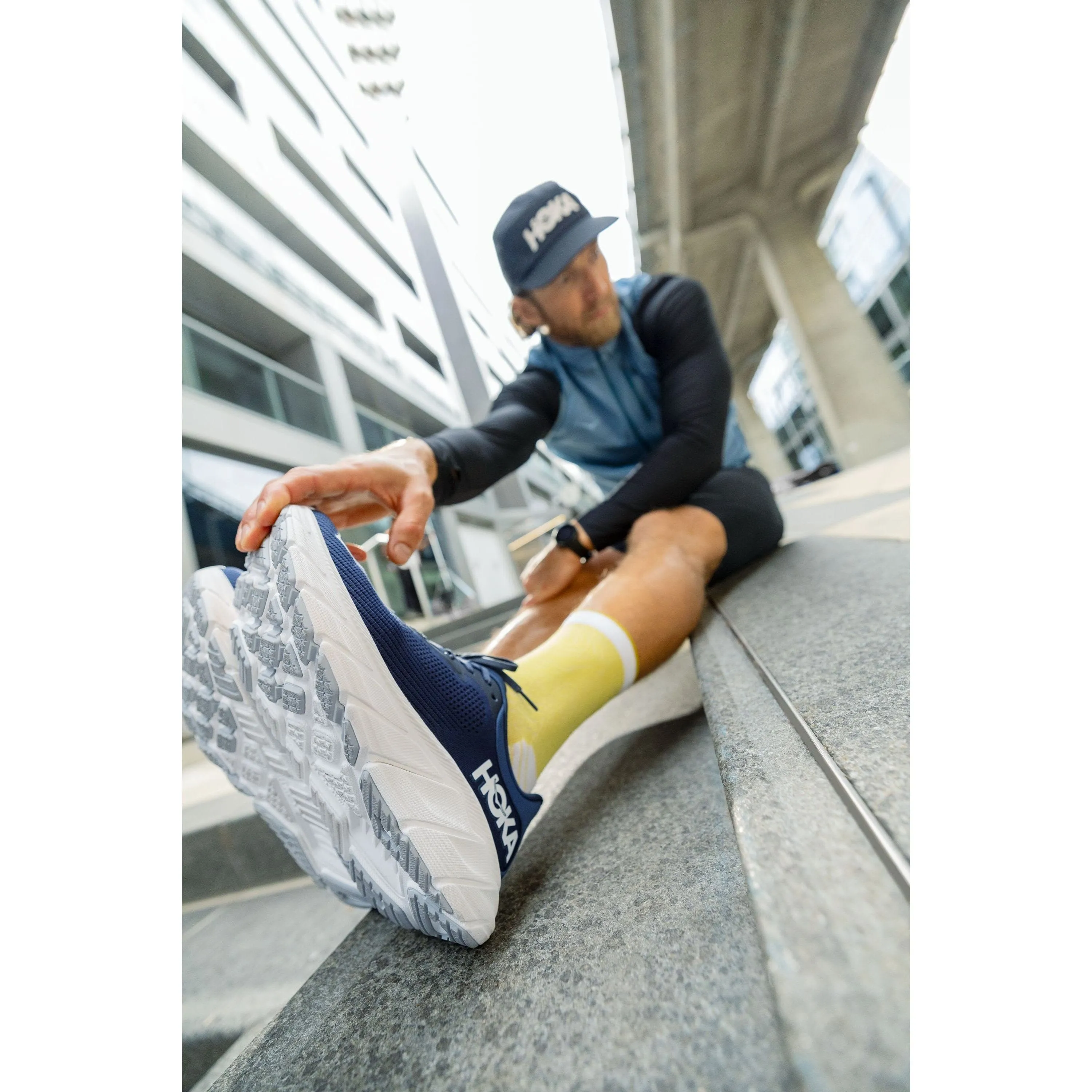 HOKA ARAHI 7 HERREN IN MITTLERER UND WEITER PASSFORM