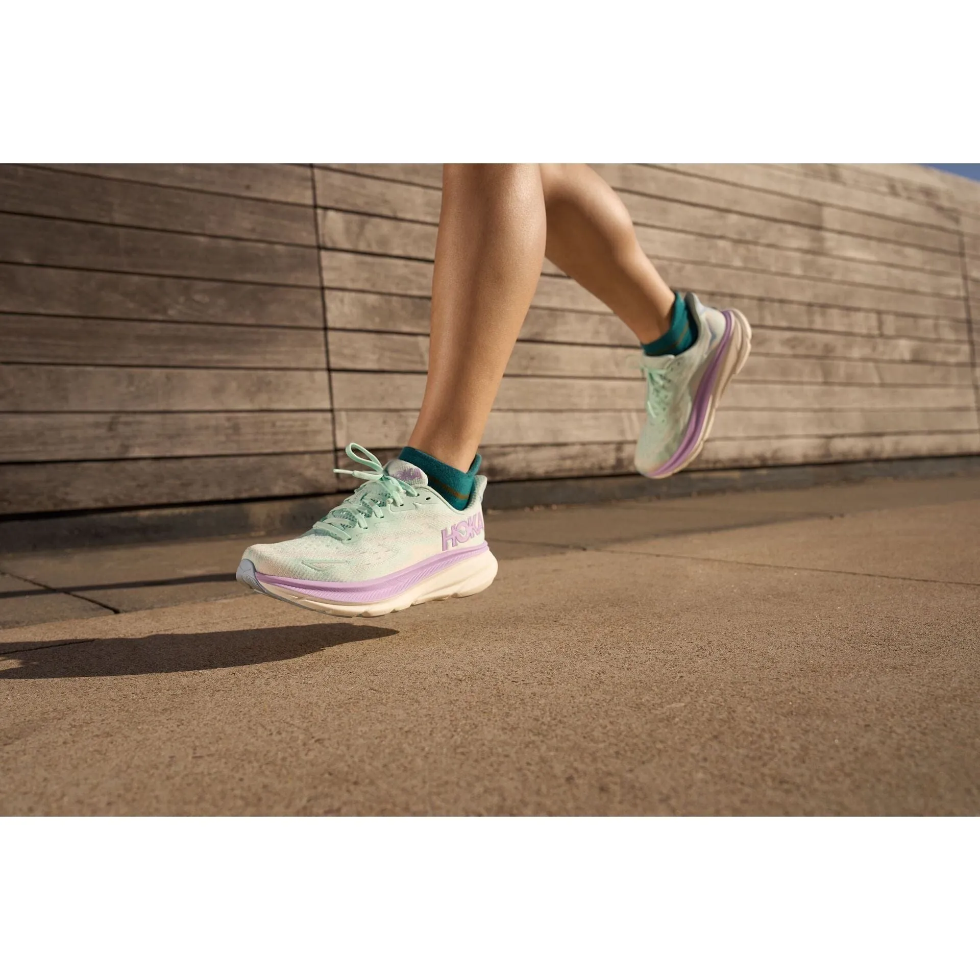 HOKA CLIFTON 9 DAMEN - MITTEL UND WEIT - ENDVERKAUF!