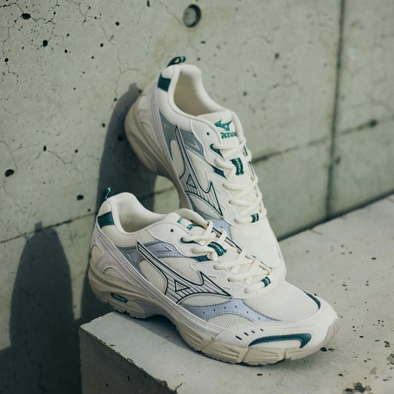 Mizuno Damen MXR Casual Trainer Makellos / Windspiel / Bistro Grün