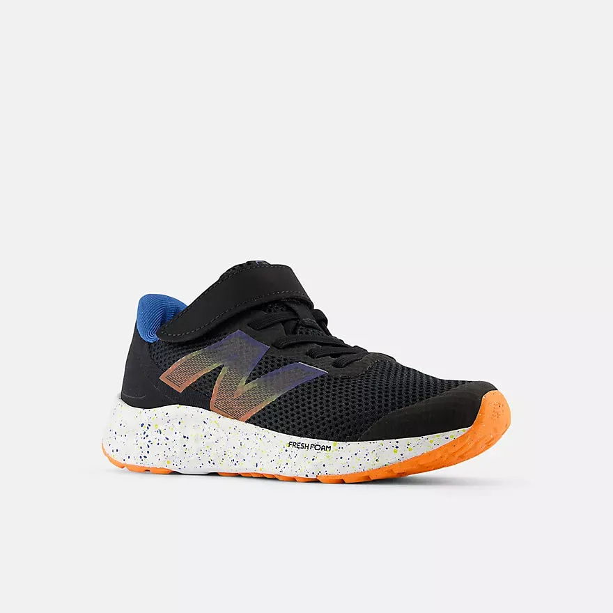 New Balance Schwarz/Blau Achat/Blaze Orange Arishi v4 Bungee-Schnürsenkel Kinderturnschuh