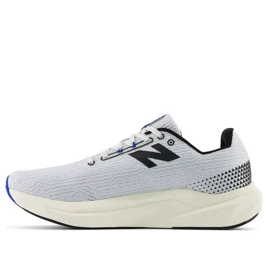 NEW BALANCE HERREN FUELCELL PROPEL V5 GRAU/WEIß SCHUHE (WEITE D) Schuhe_Herren-New-Balance