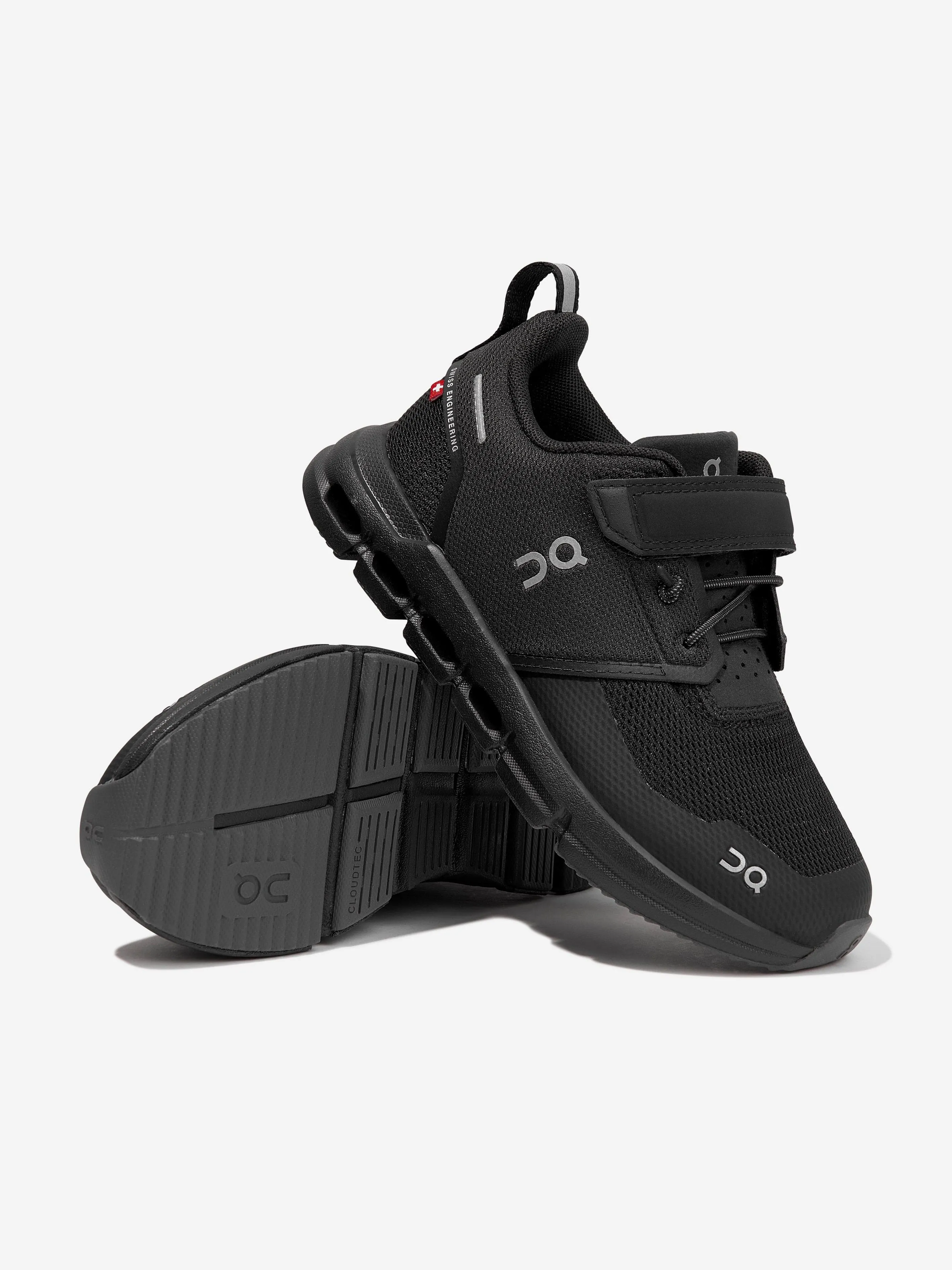 On Running Kids Cloud Play Trainers in Schwarz