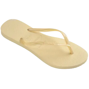 Schlanke Flip-Flops in Buttercreme