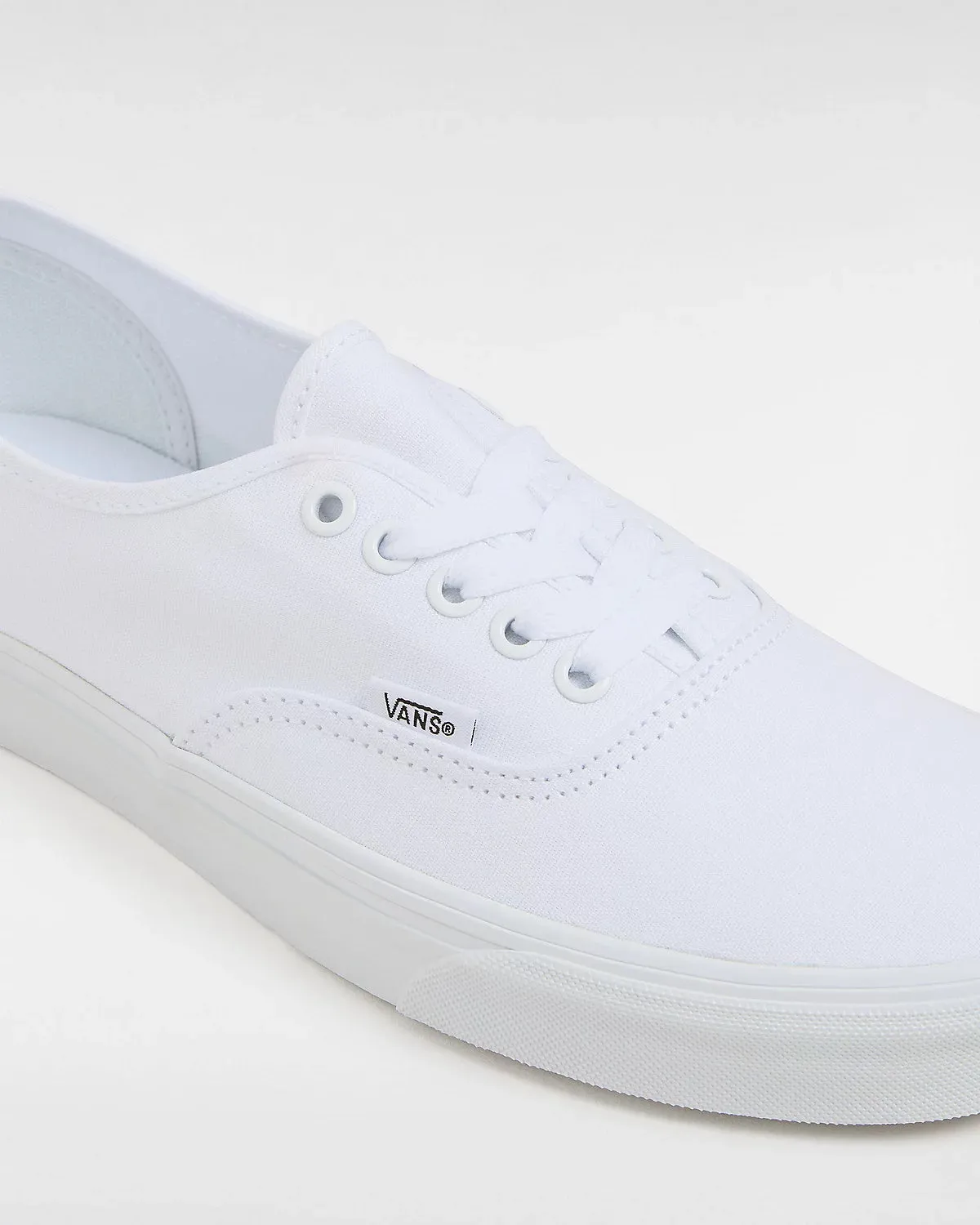 Authentische Damenschuhe in Reinweiß